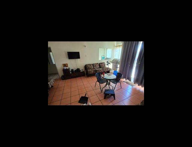 3 BEDROOM APARTMENT FOR SALE IN VANDERBIJLPARK CE 2..